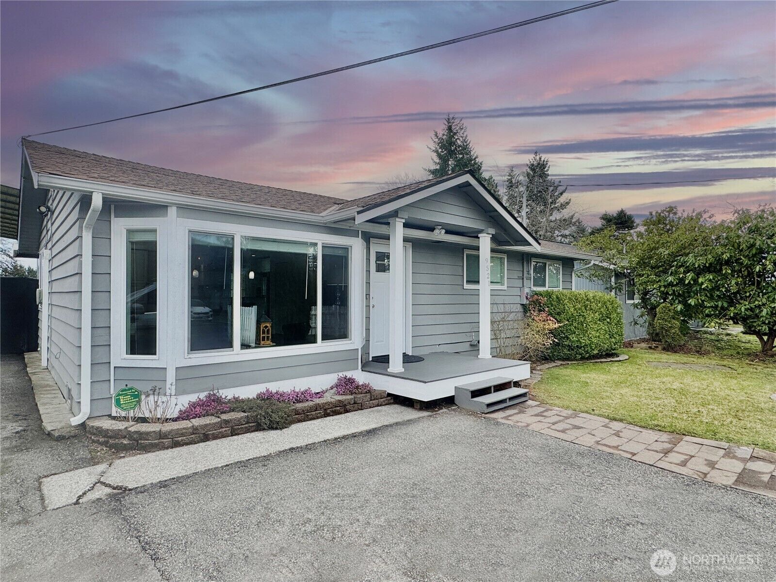 Property Photo:  9521  Sharon Drive  WA 98204 