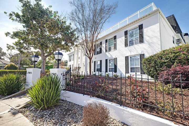 Property Photo:  1945 Mount Vernon Court 3  CA 94040 