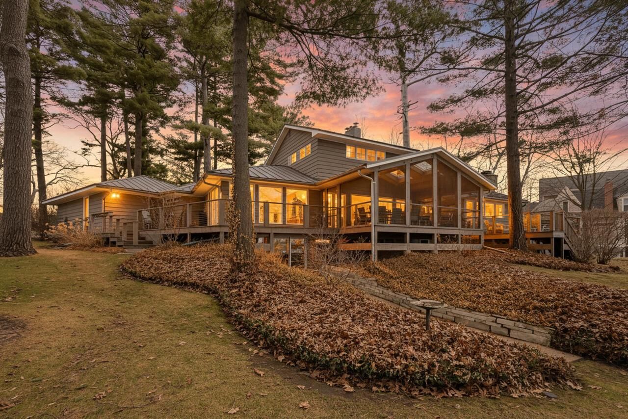 Property Photo:  513 Greenway Avenue  WI 54941 