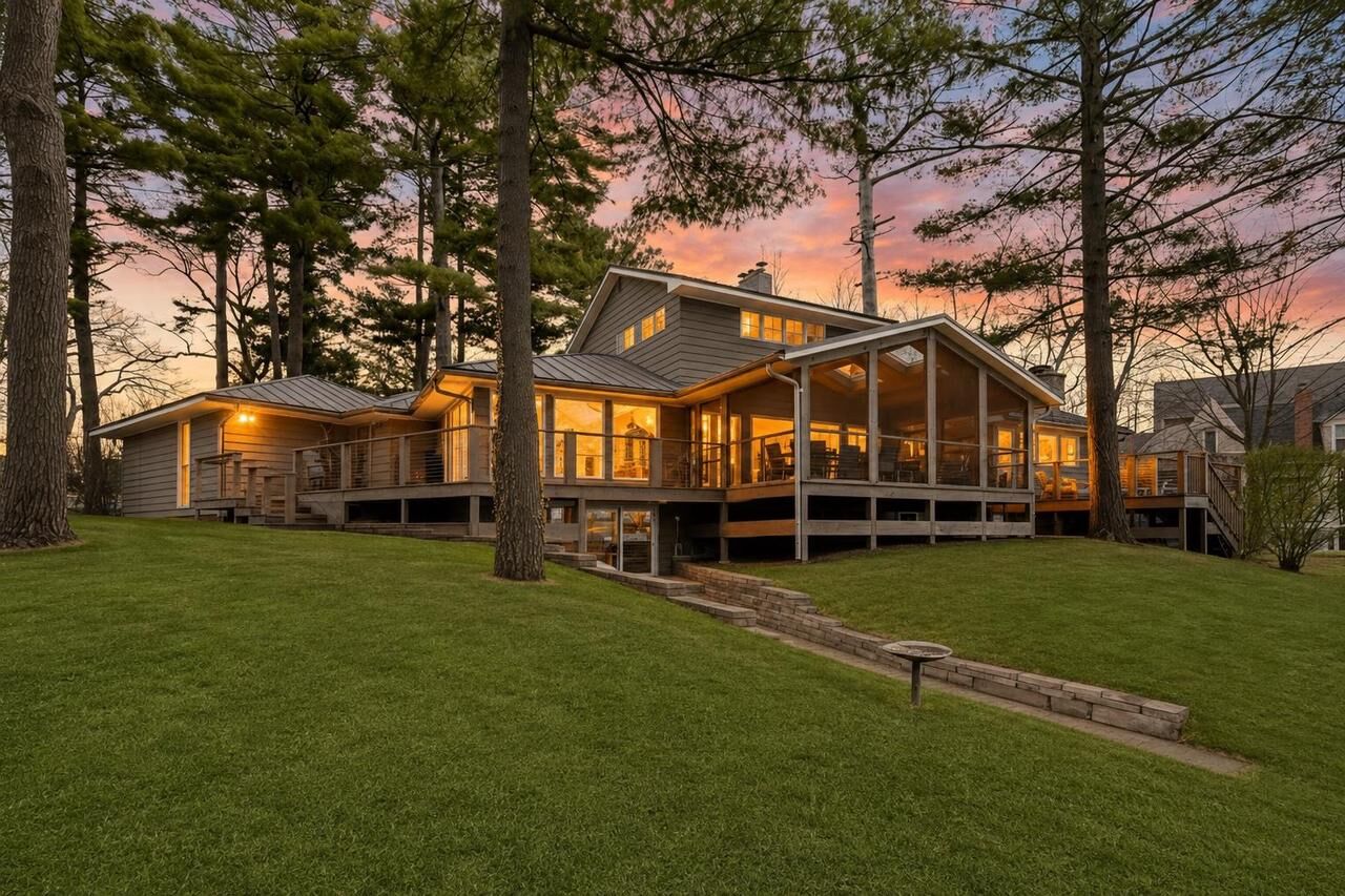 Property Photo:  513 Greenway Avenue  WI 54941 