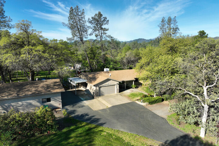 Property Photo: 9246 Chaparral CA 96001