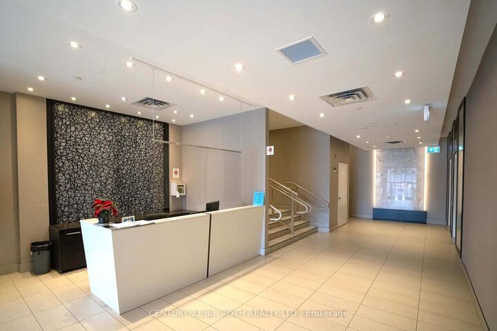 Property Photo:  15277 Yonge Street S 313  ON L4G 1Y3 