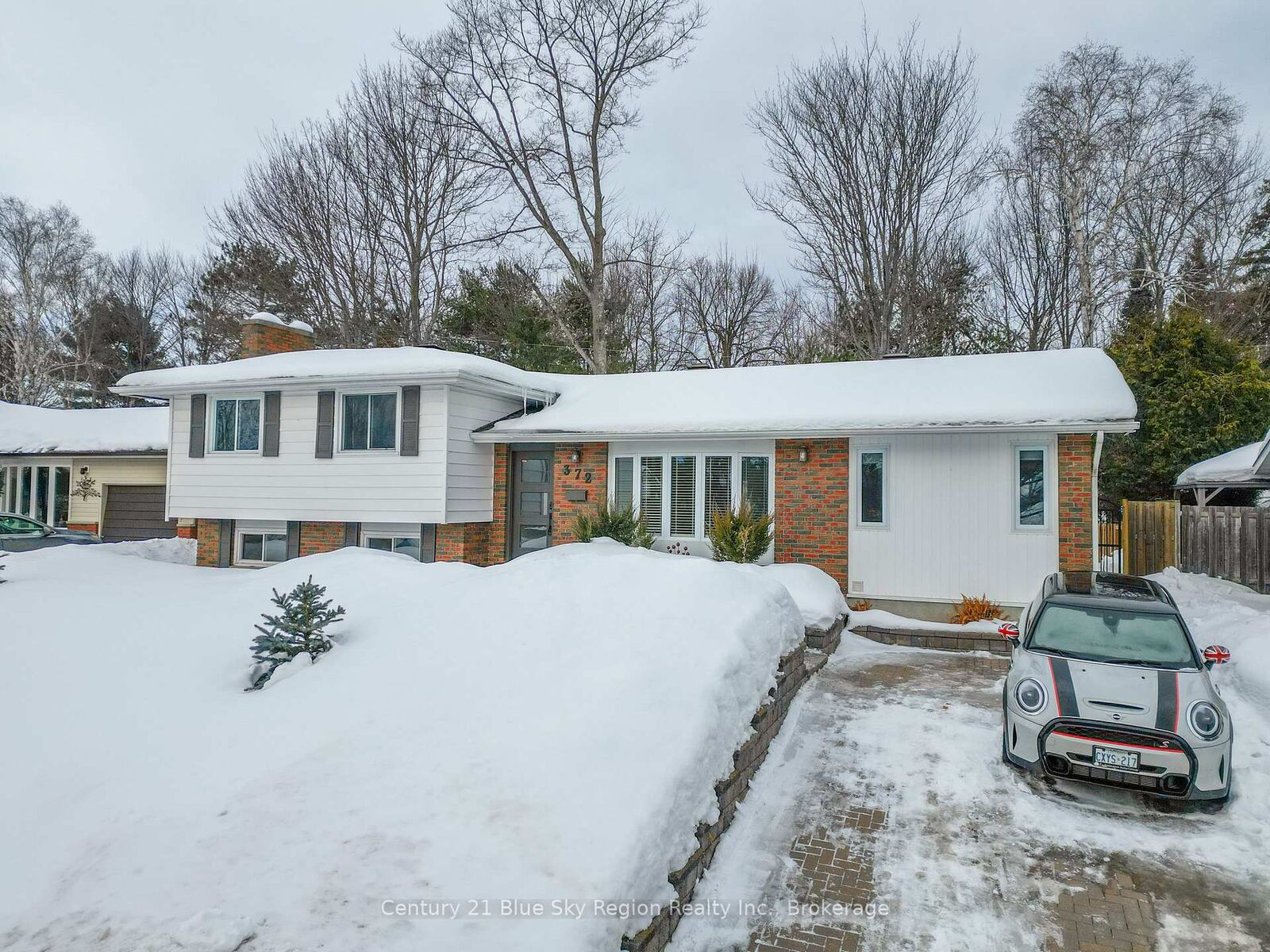 Photo de la propriété:  372 Camelot Drive  ON P1A 3K7 