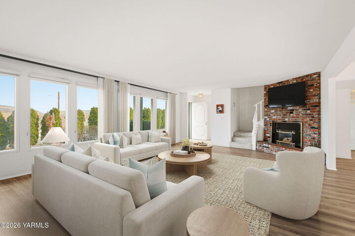 Property Photo:  3008 Englewood Ave  WA 98902 