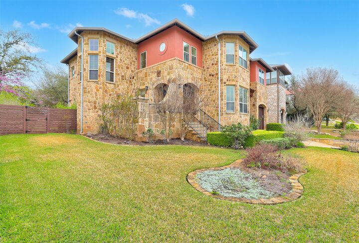 Property Photo: 816 Stonewall Ridge Lane TX 78746
