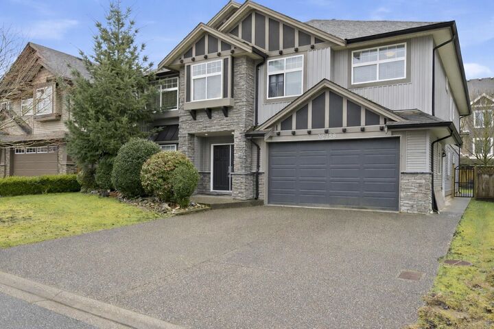 32758 Lightbody Street — photo 1