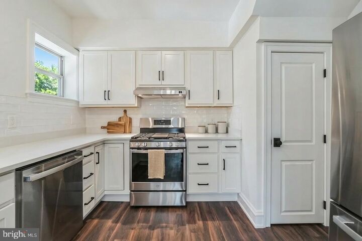 Property Photo:  1 Pennsylvania Avenue 1  PA 19087 