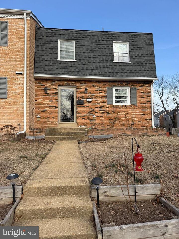 Property Photo:  10118 Brandon Way  VA 20109 