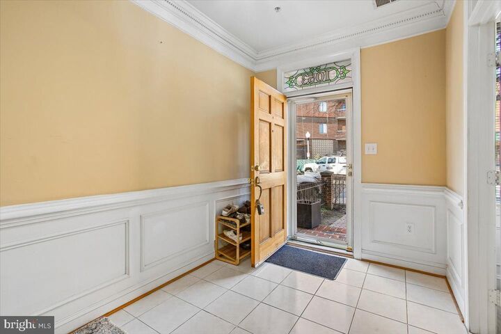 Property Photo:  1053 N Stuart Street  VA 22201 