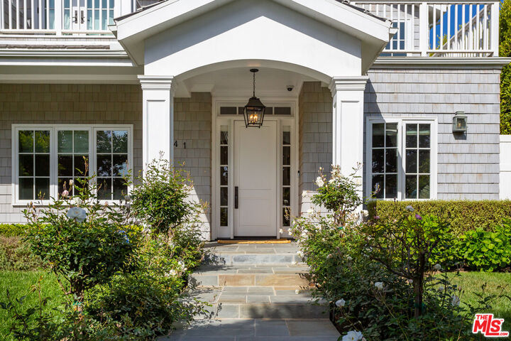 Property Photo:  541 11th St  CA 90402 