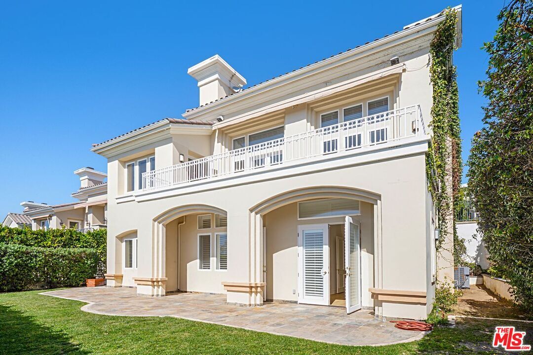 Property Photo:  16646 Calle Brittany  CA 90272 