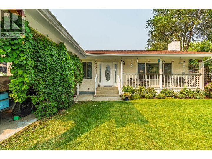 Property Photo: 520 3rd Avenue BC V0X 1N2