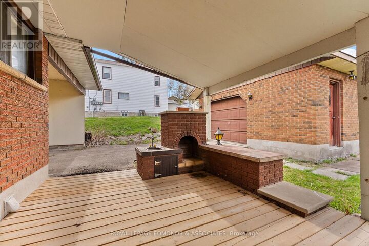 Property Photo: 90 Deacon Street ON K8A 2J4