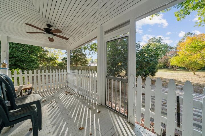 Property Photo:  102 Market St  VA 23417 