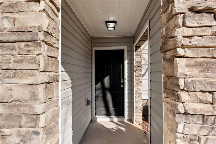 Property Photo:  1222 W Oaks Way  GA 30188 