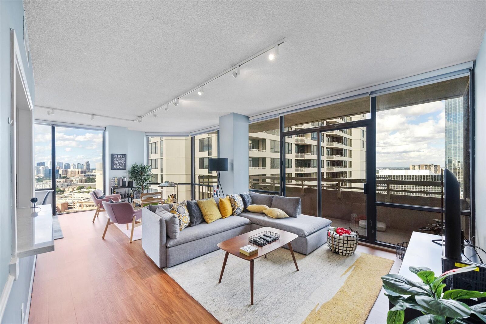 Property Photo:  15 Greenway Plaza 25J  TX 77046 