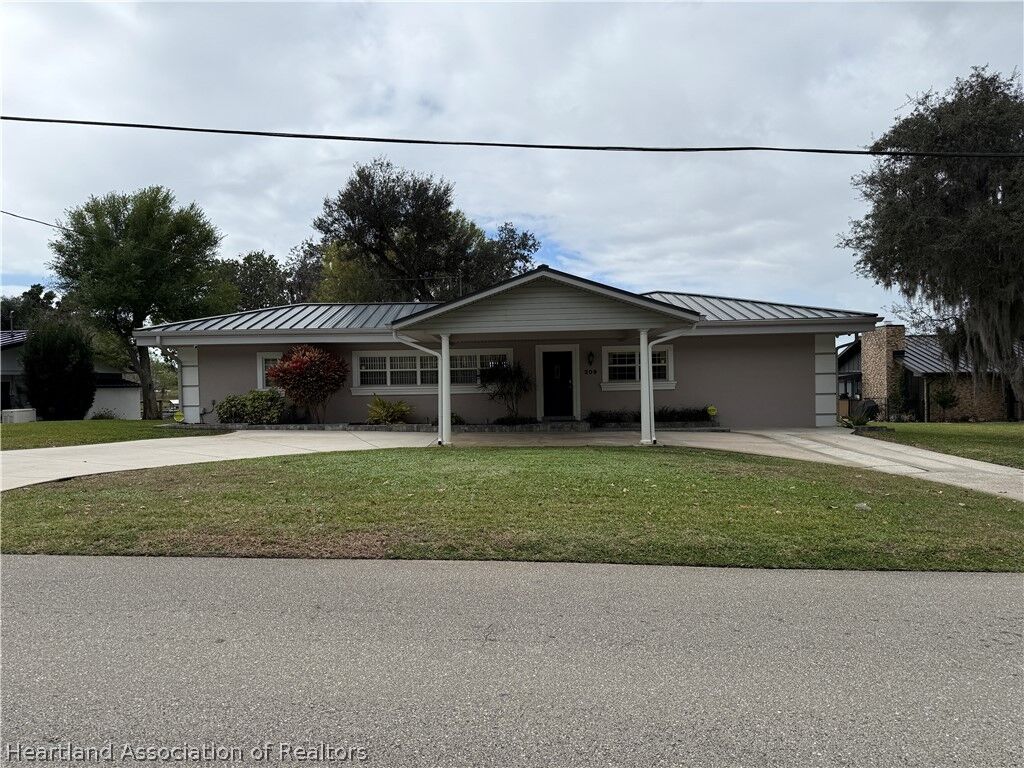 Property Photo:  209 McCoy Drive  FL 33852 