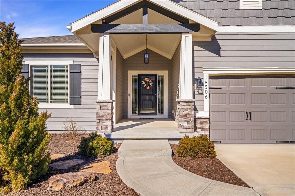 Property Photo: 18506 W 194th Terrace KS 66083