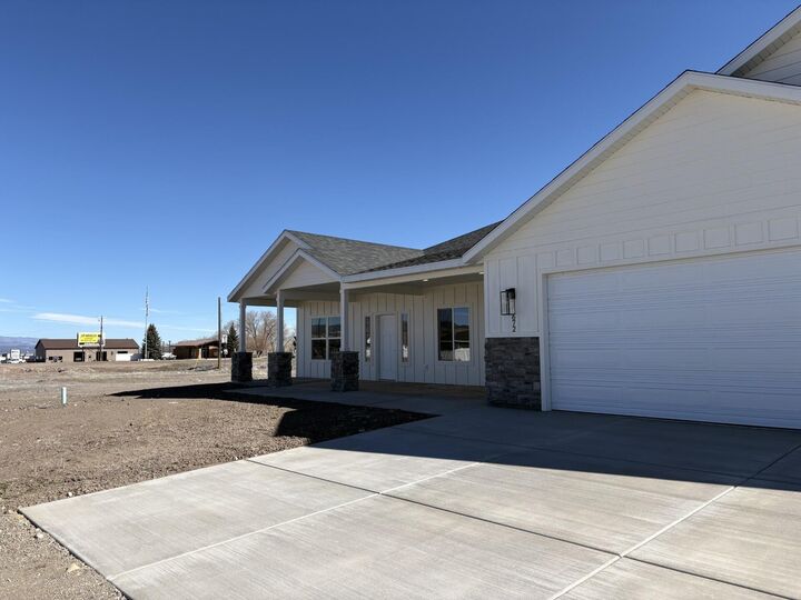 Property Photo: 672 N Kaycie Ln UT 84759