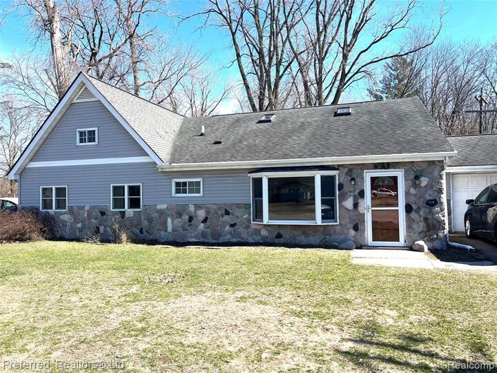 Property Photo: 17300 Merriman Road MI 48152 3354