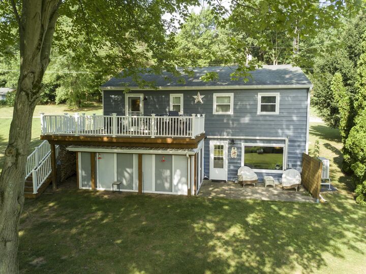 Property Photo:  5375 Paradise Drive  MI 49274 