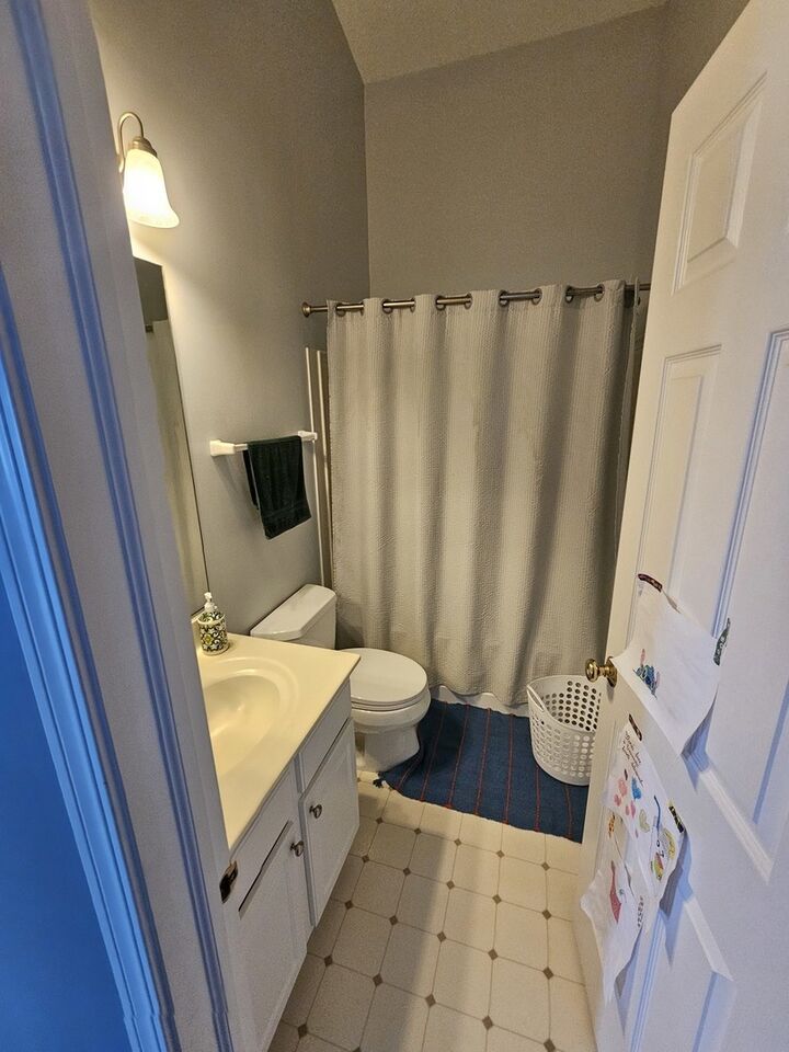 Property Photo:  621 Lincoln Station Drive 621  IL 60543 