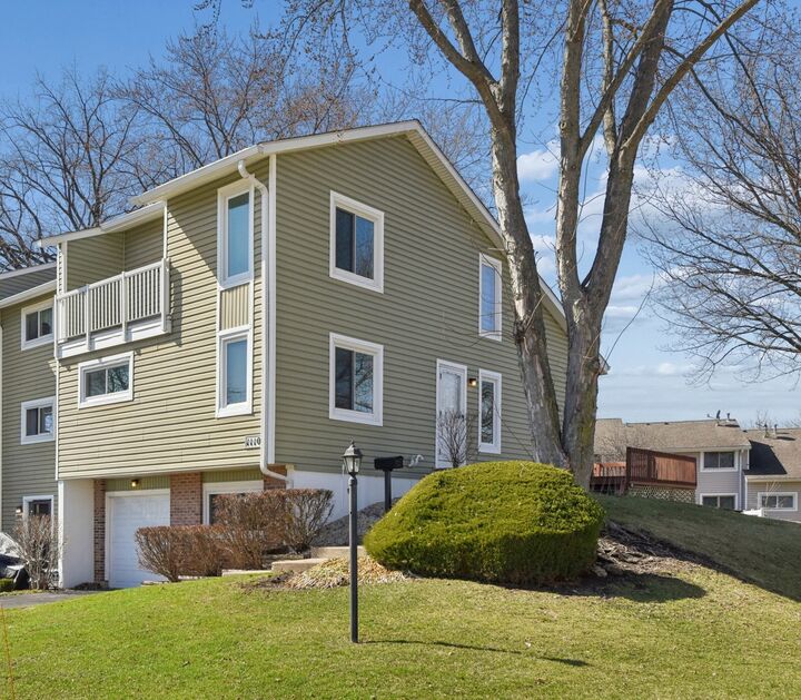 Property Photo:  1110 Sausalito Court  IL 60103 