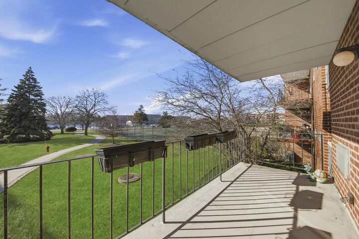 Property Photo:  16 E Old Willow Road 214S  IL 60070 