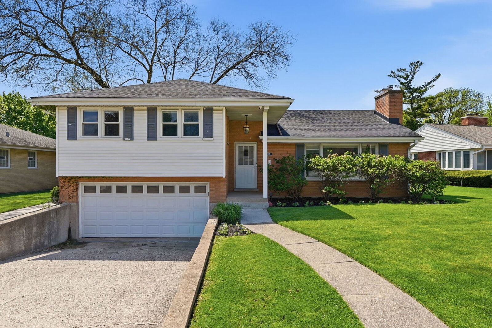 Property Photo:  389 Michael John Drive  IL 60068 