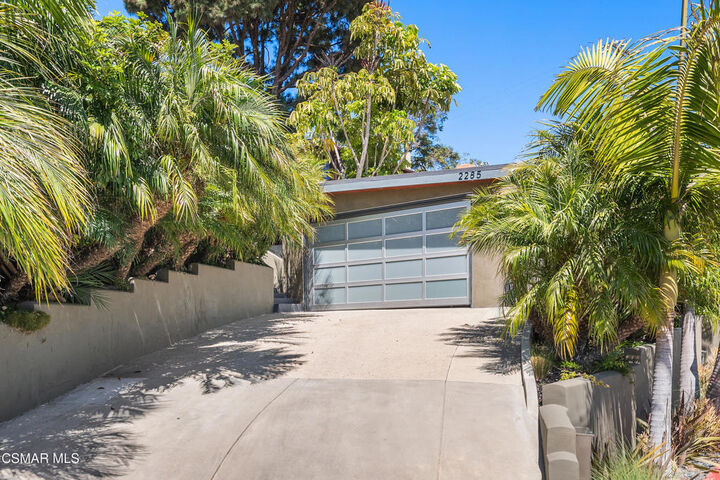 Property Photo:  2285 El Jardin Avenue  CA 93001 