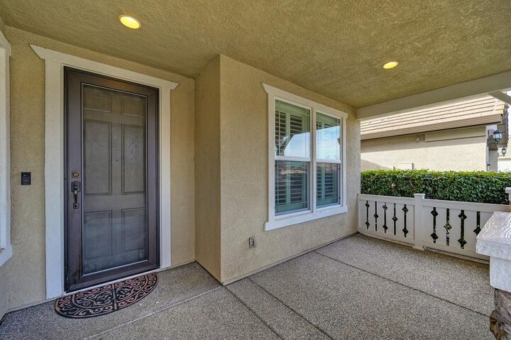 Property Photo:  9653 Oakham Way  CA 95757 