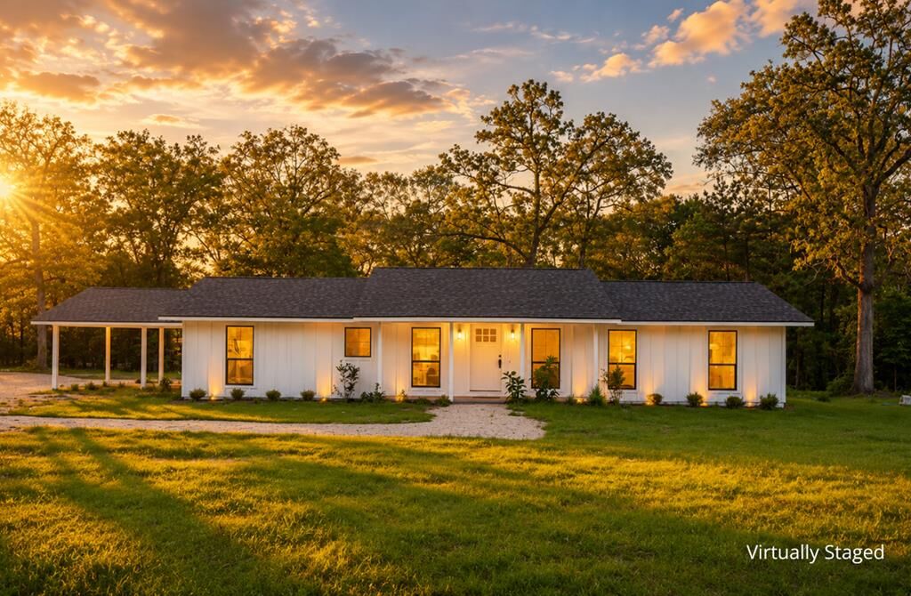 Property Photo: 135 Dudley TX 75901