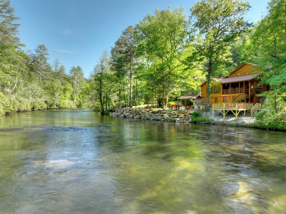 Property Photo:  730 Riverside Lane  GA 30513 