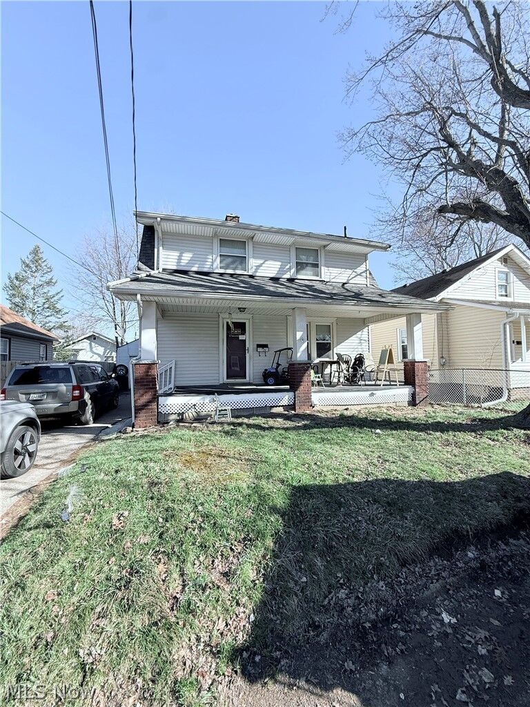 Property Photo: 1129 Barton Place NE OH 44705