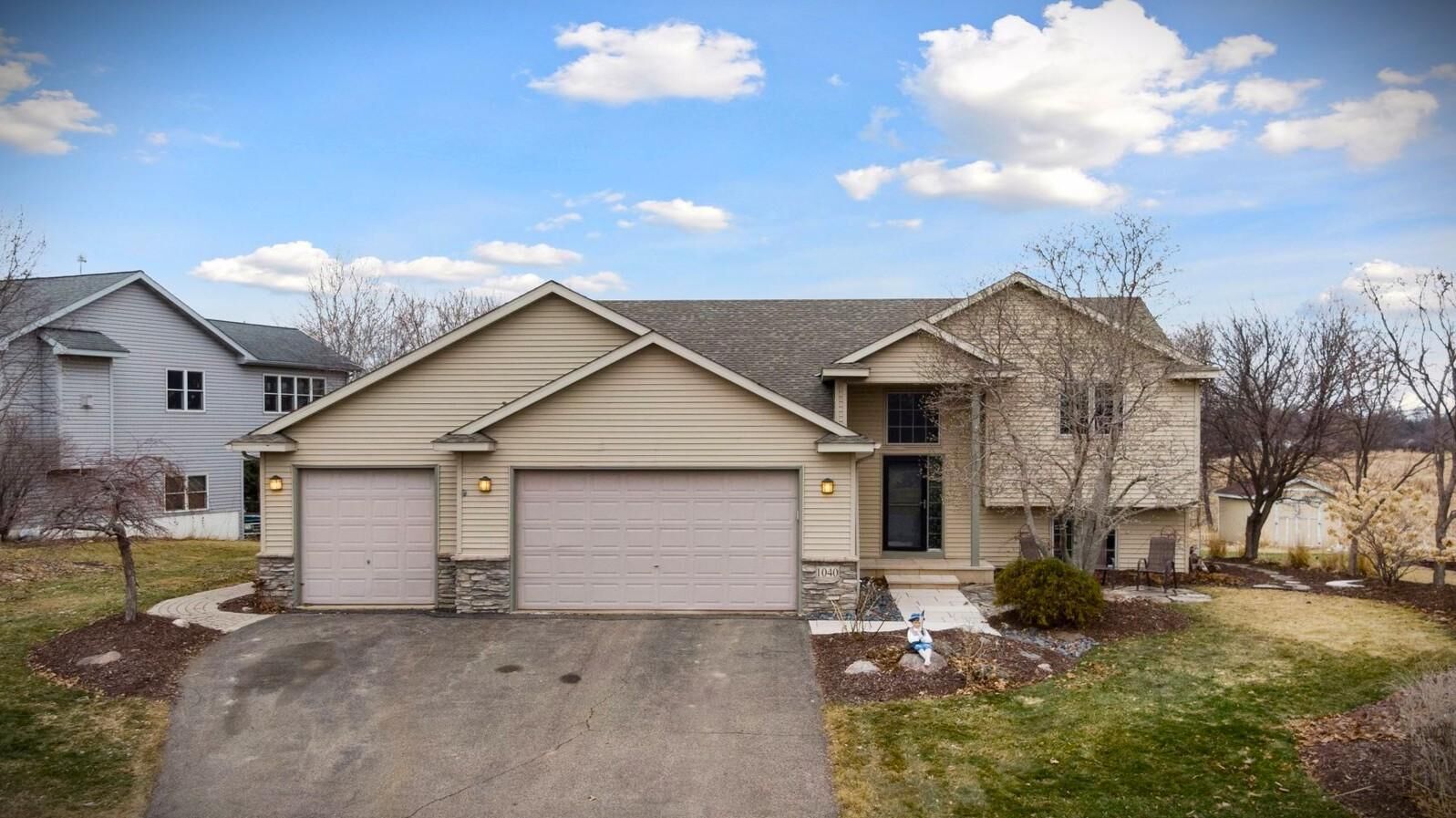 Property Photo:  1040 Preserve Boulevard  MN 55397 