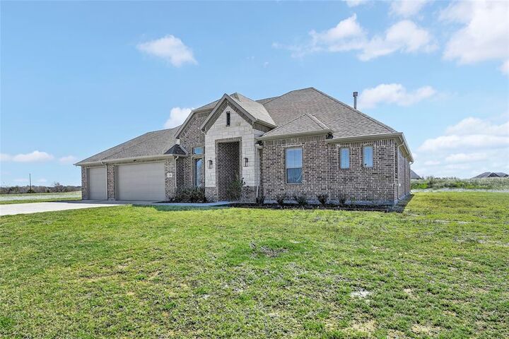 Property Photo:  209 Basalt Lane  TX 76020 