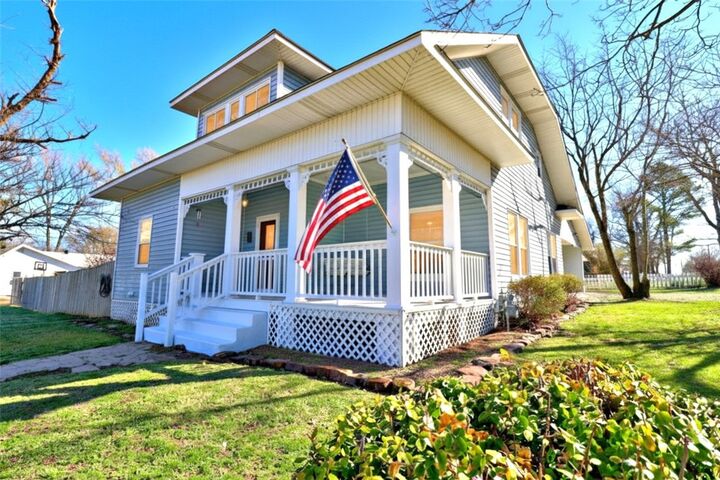 Property Photo:  510 2nd Avenue  AR 72736 