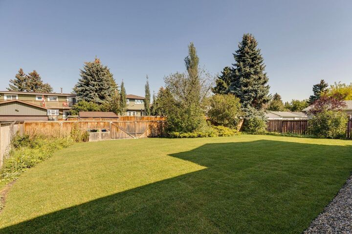 Photo de la propriété: 308 Silvergrove Drive NW AB T3B 4M5