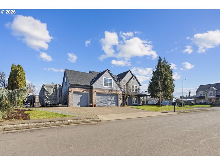 Property Photo:  11721 Salmonberry Dr  OR 97045 