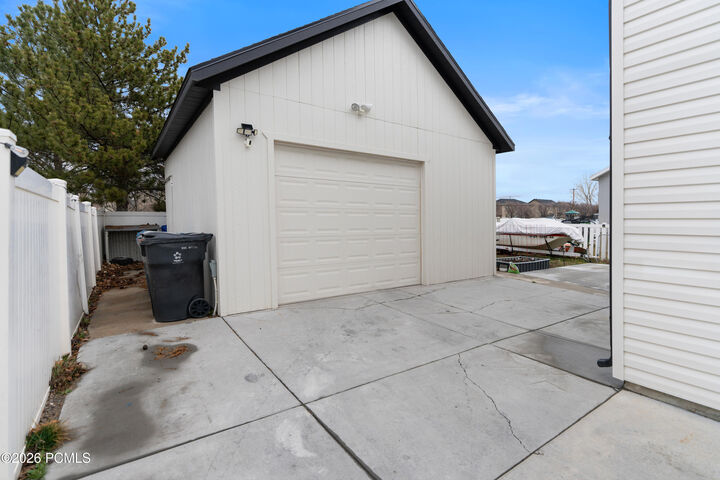 Property Photo:  2303 E Hawthorne Street  UT 84043 
