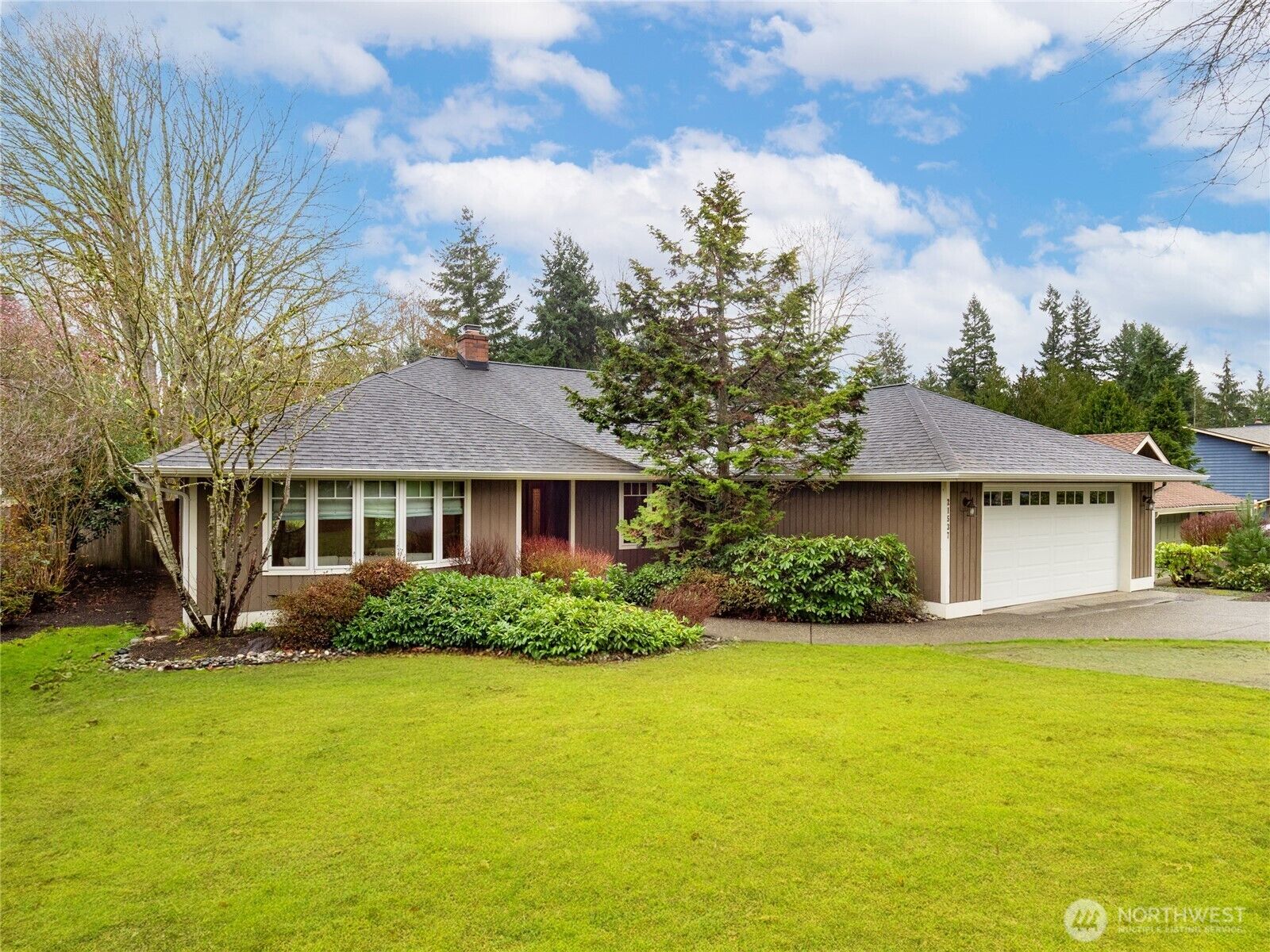 Property Photo:  21537  Elm Drive  WA 98036 