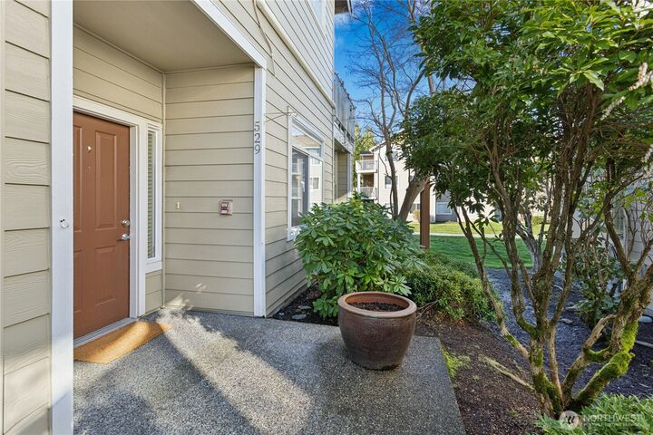 Property Photo:  529  241st Lane SE  WA 98074 