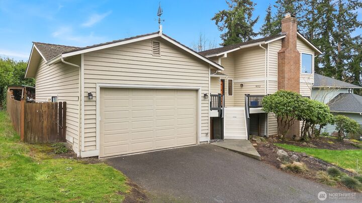 Property Photo:  902  7th Avenue S  WA 98020 