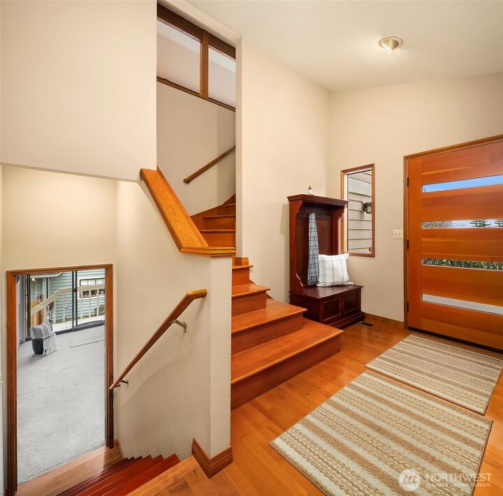 Property Photo:  902  7th Avenue S  WA 98020 