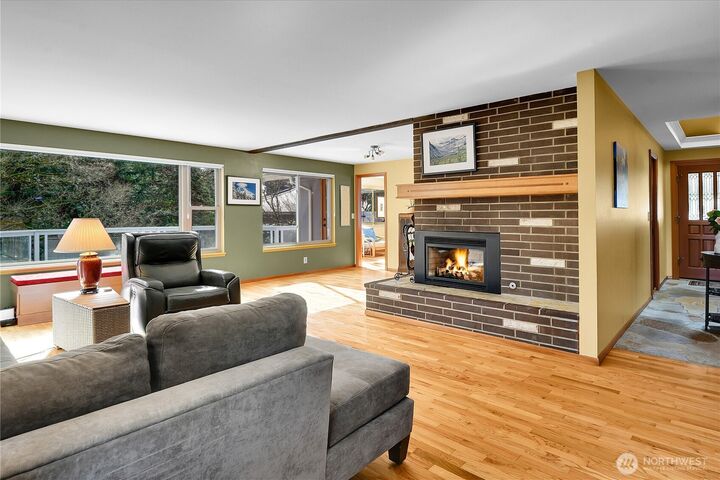 Property Photo:  18722  56th Avenue NE  WA 98028 