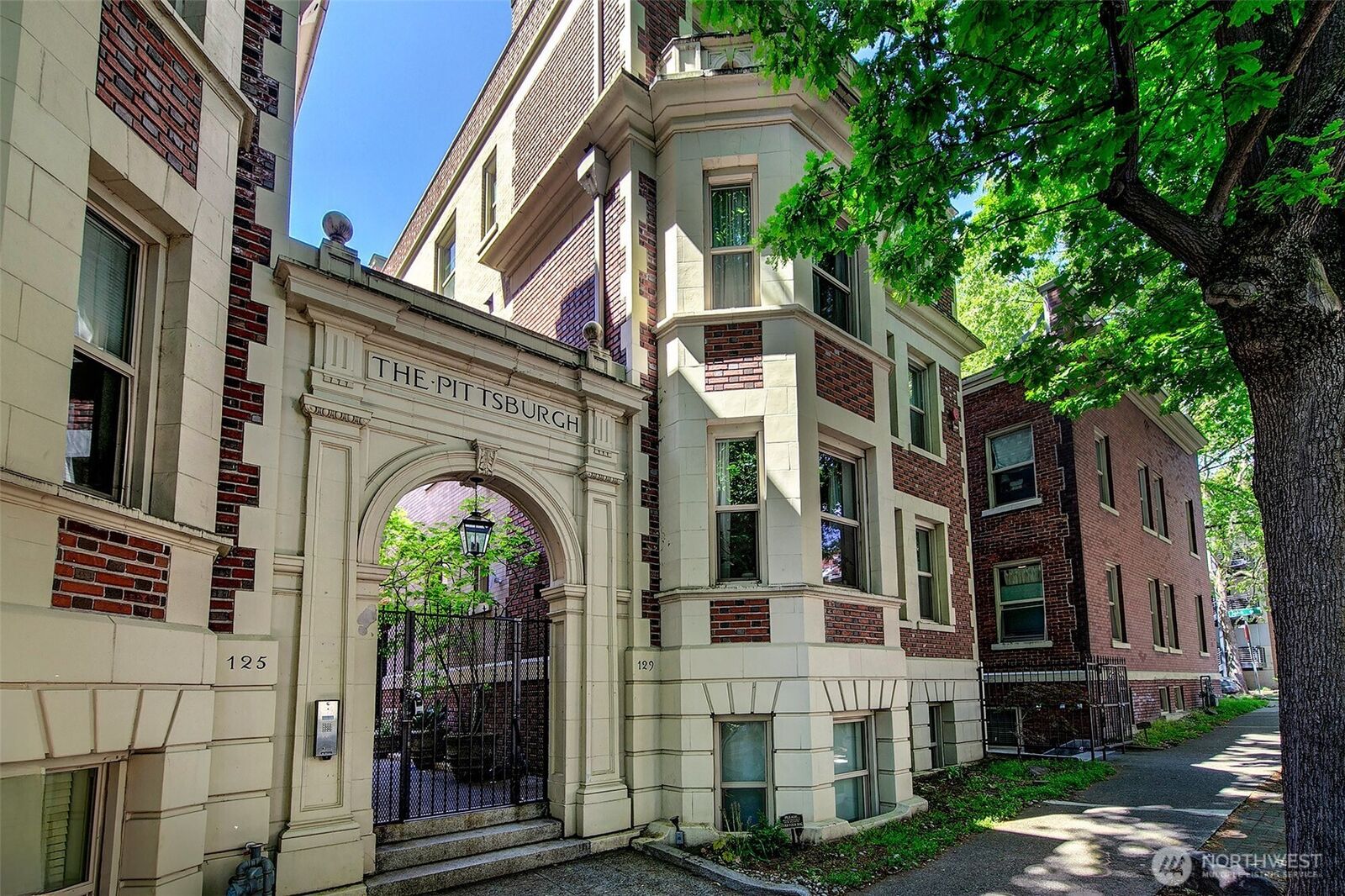 Property Photo:  125  Warren Avenue N J  WA 98109 