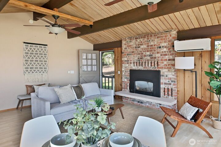 Property Photo:  1412  Commodore Place  WA 98249 