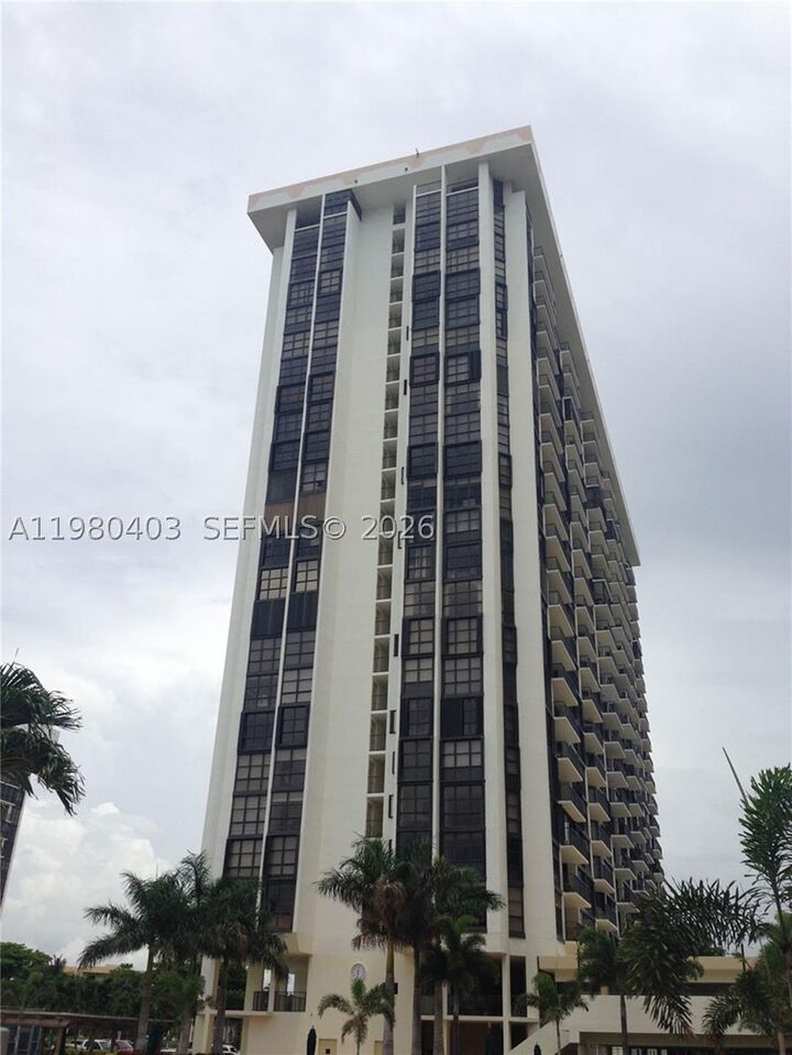 Property Photo:  1901 Brickell Ave B1407  FL 33129 