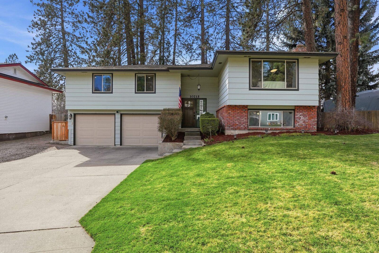 Property Photo:  10215 N Woodridge Dr  WA 99208 