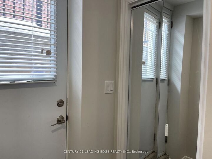 Photo de la propriété:  1142 Snowberry Court  ON L1K 2J3 